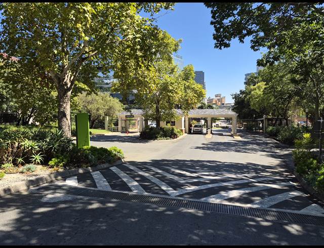 646M² OFFICE TO LET IN SANDTON CENTRAL