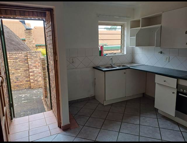 3 bed property to rent in DIE HOEWES