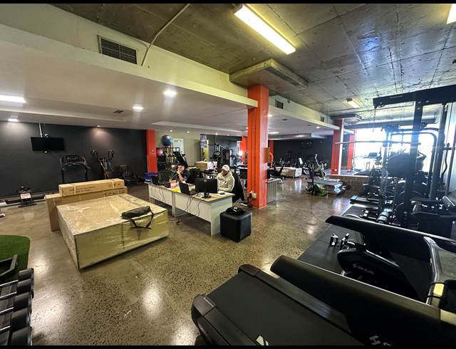 348M² BUSINESS TO LET IN PAARDEN EILAND