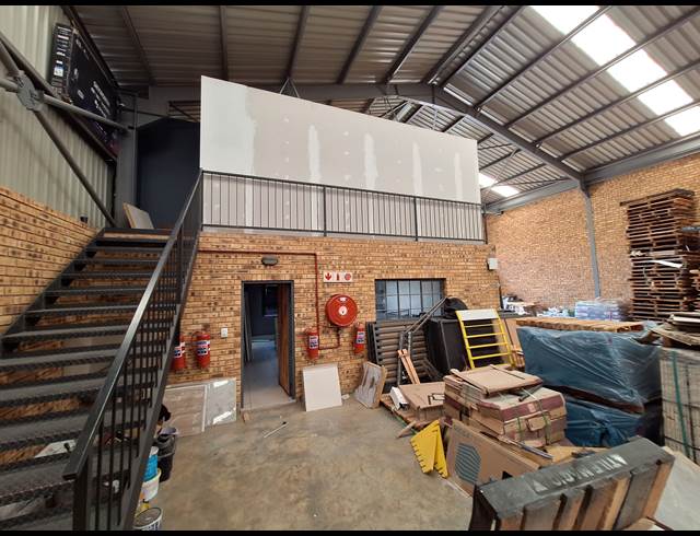 472M² WAREHOUSE TO LET IN STRIJDOMPARK