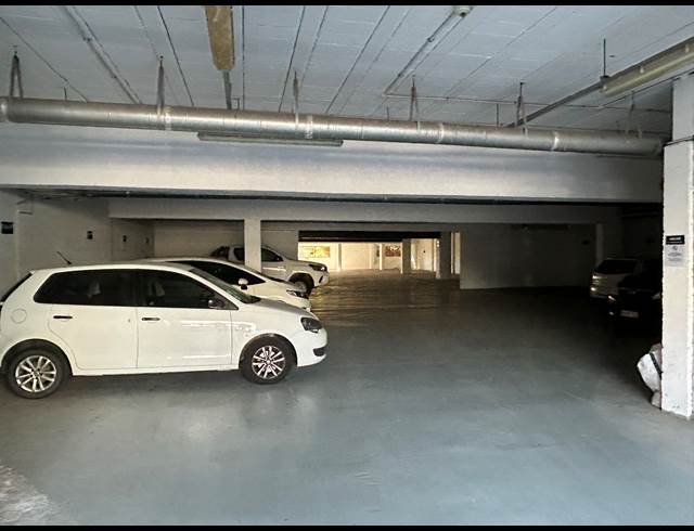 1,300M² BUILDING TO LET IN WOODSTOCK