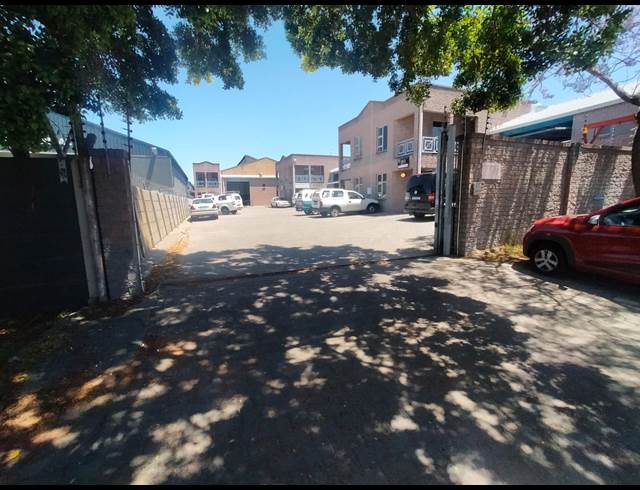 201M² FACTORY TO LET IN STIKLAND INDUSTRIAL