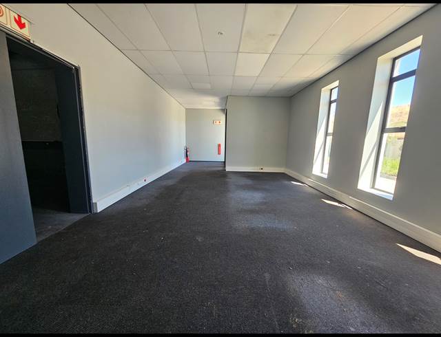 590M² WAREHOUSE TO LET IN ATLANTIC HILLS
