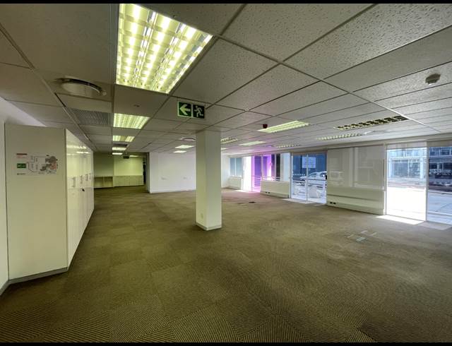 977M² OFFICE TO LET IN WATERFRONT