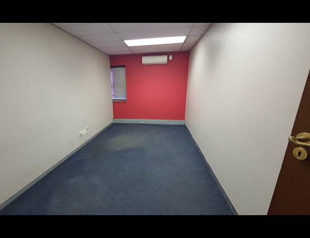 2,741M² OFFICE TO LET IN ELMA PARK