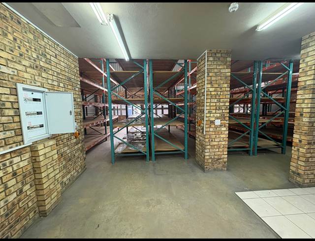 396M² WAREHOUSE TO LET IN KNIGHTS