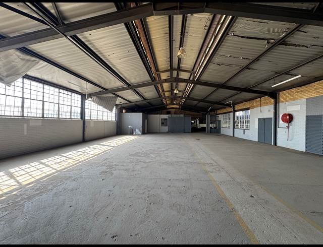 1,200M² WAREHOUSE TO LET IN ROODEPOORT CENTRAL