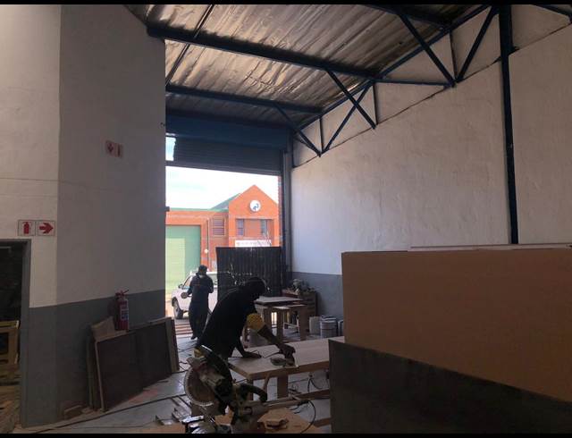 270M² WAREHOUSE RENTED IN STRIJDOMPARK