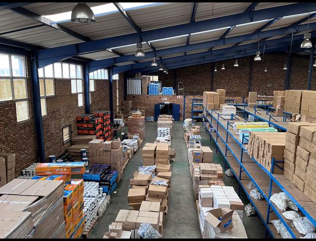 2,720M² WAREHOUSE TO LET IN FOUNDERS VIEW