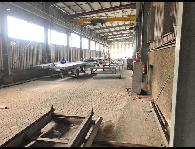 7,700M² WAREHOUSE TO LET IN SPARTAN