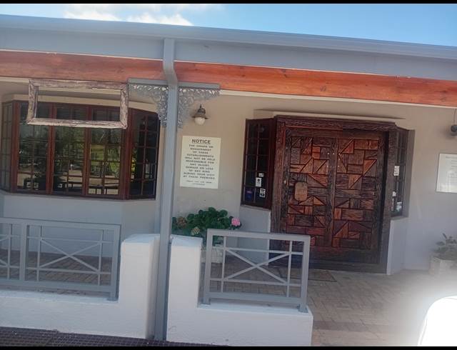85M² BUSINESS CENTRE TO LET IN WHITE RIVER AH