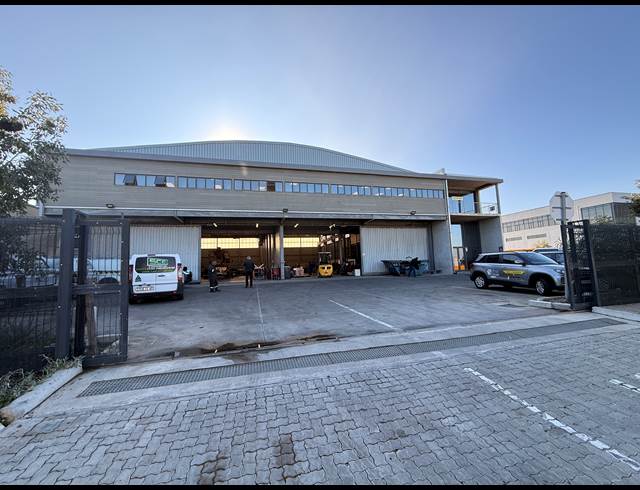 1,590M² WAREHOUSE TO LET IN RIVERGATE