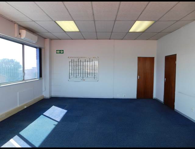 400M² OFFICE TO LET IN STRIJDOMPARK