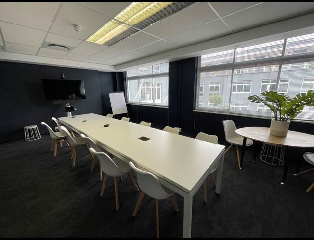 435M² OFFICE TO LET IN WATERFRONT