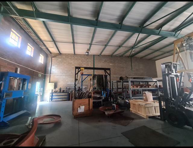 332M² WAREHOUSE TO LET IN LINBRO PARK