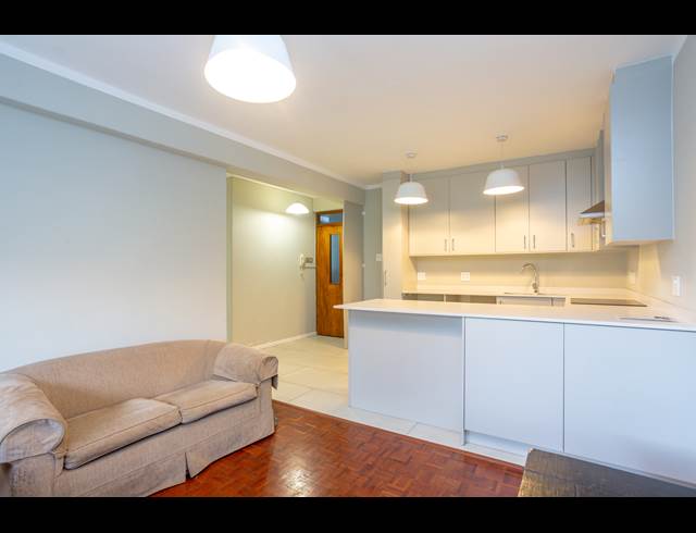 3 BEDROOM APARTMENT RENTED IN RONDEBOSCH