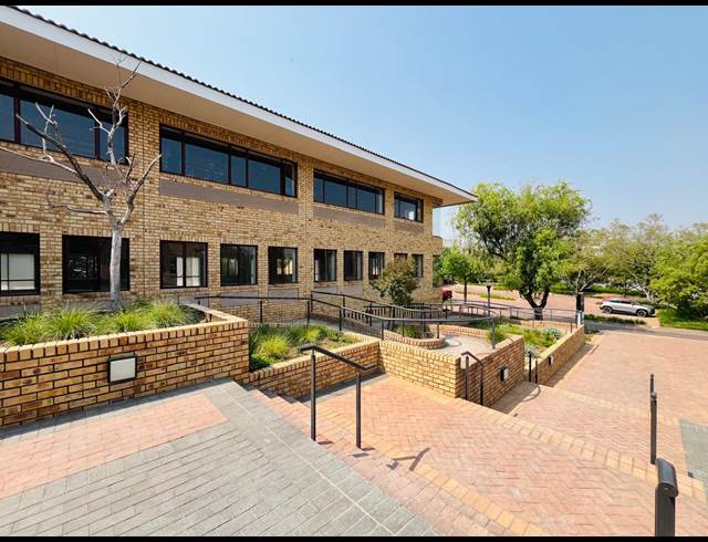 1,459M² OFFICE TO LET IN VORNA VALLEY