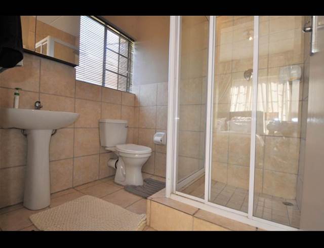 2 bed property to rent in NORTHRIDING