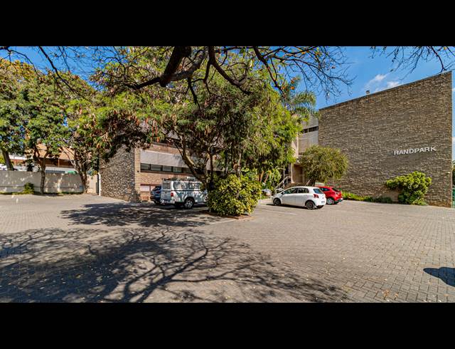 1,048M² OFFICE TO LET IN FERNDALE