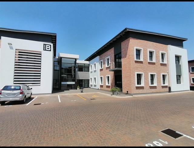 153M² OFFICE TO LET IN HONEYDEW