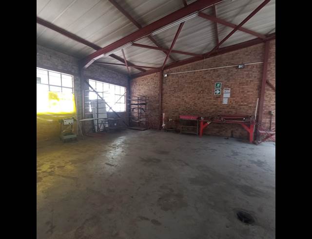 1,100M² WAREHOUSE TO LET IN CITY WEST