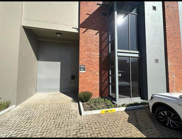 302M² WAREHOUSE TO LET IN STIKLAND INDUSTRIAL