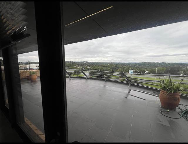 1,246M² OFFICE TO LET IN DAWNCLIFFE