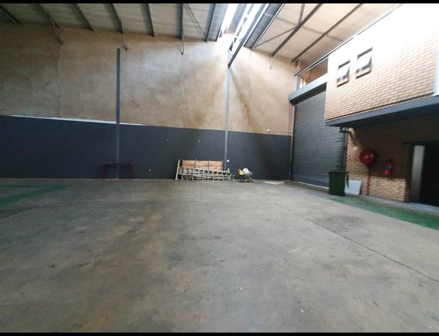 530M² WAREHOUSE TO LET IN MEADOWDALE