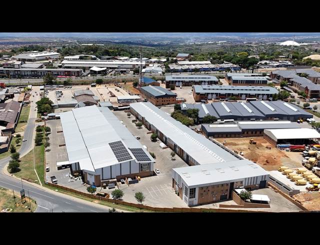 961M² WAREHOUSE TO LET IN LASER PARK