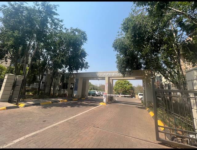 1,013M² OFFICE TO LET IN ILLOVO