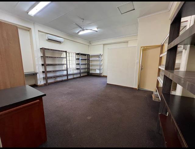 1,060M² WAREHOUSE TO LET IN GATEWAY INDUSTRIAL PARK