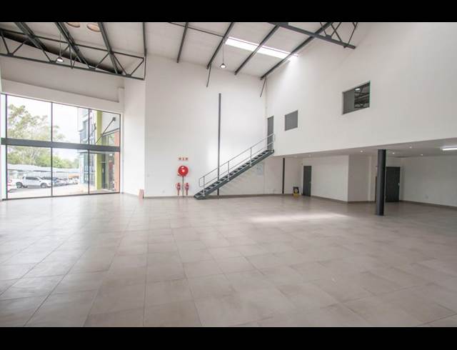 347M² RETAIL TO LET IN OLIVEDALE