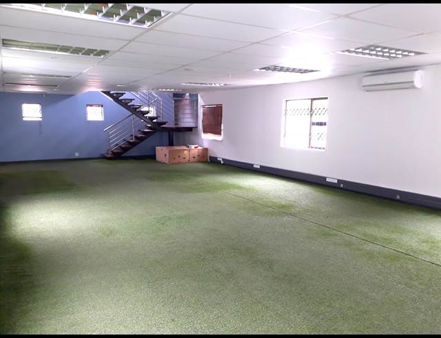 400M² OFFICE TO LET IN ROOIHUISKRAAL