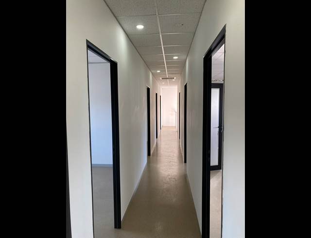 183M² OFFICE TO LET IN GILLITTS