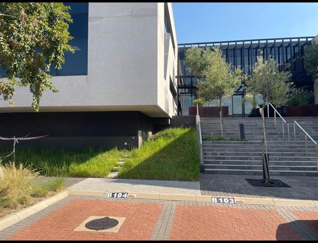 674M² OFFICE TO LET IN WATERFALL