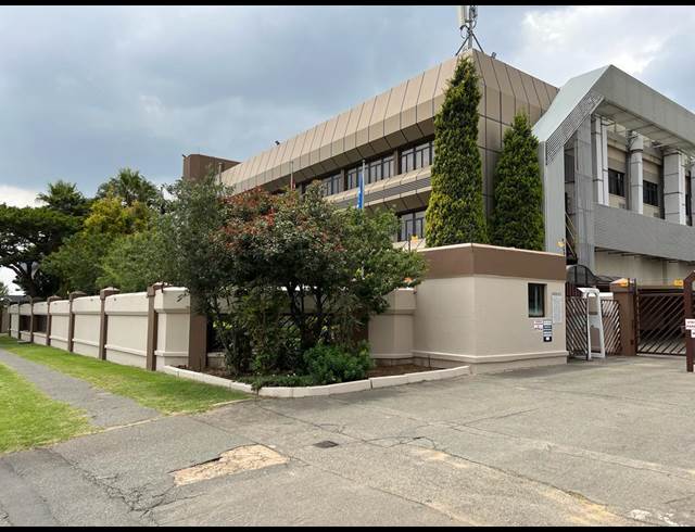 3,651M² OFFICE TO LET IN STEELEDALE