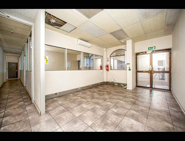 1,150M² WAREHOUSE TO LET IN WYNBERG