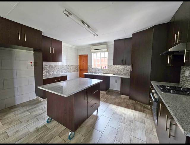 3 BEDROOM PROPERTY TO RENT IN GLEN MARAIS