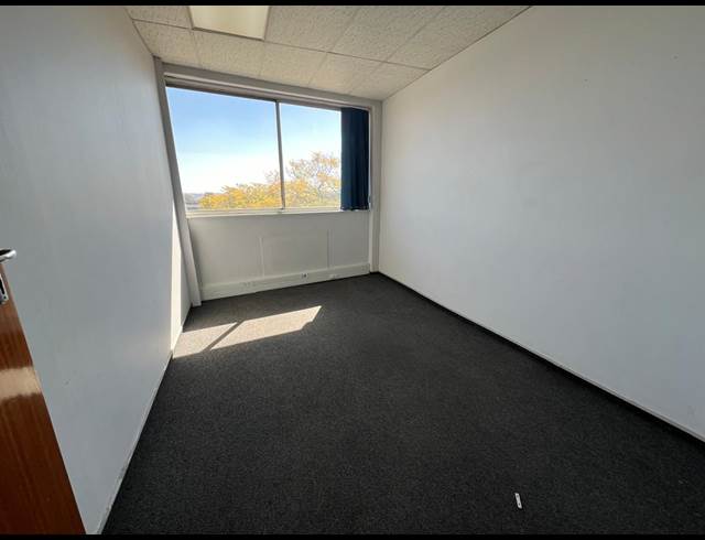180M² OFFICE TO LET IN STRIJDOMPARK