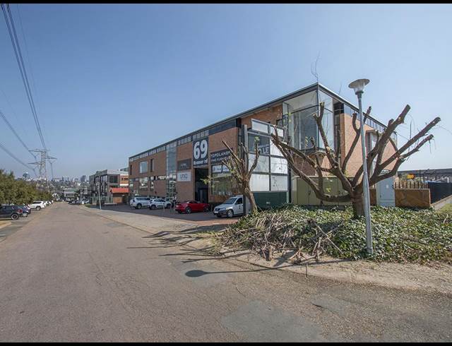 640M² SHOWROOM TO LET IN KRAMERVILLE