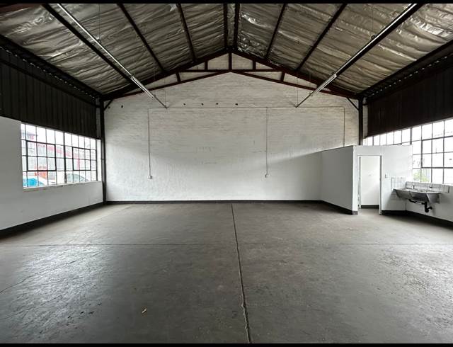 108M² WAREHOUSE TO LET IN WYNBERG