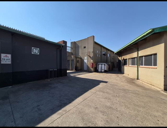 300M² WAREHOUSE TO LET IN DENVER