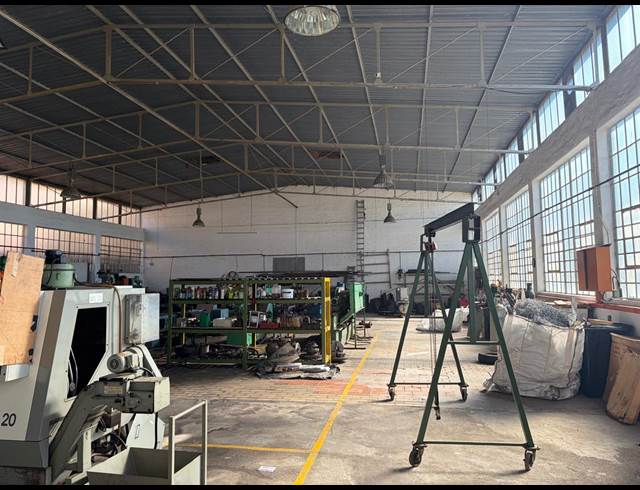 1,000M² WAREHOUSE TO LET IN ROBERTSHAM