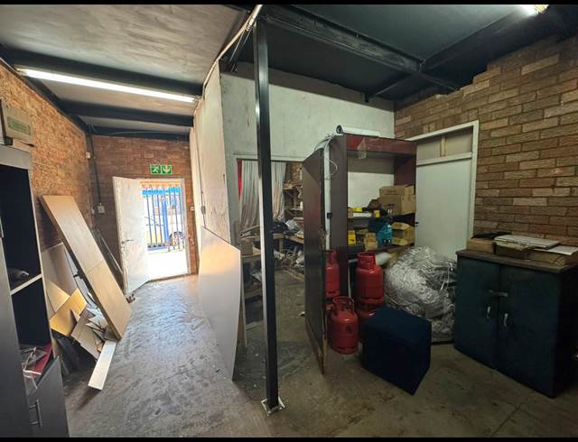 885M² WAREHOUSE TO LET IN AMALGAM