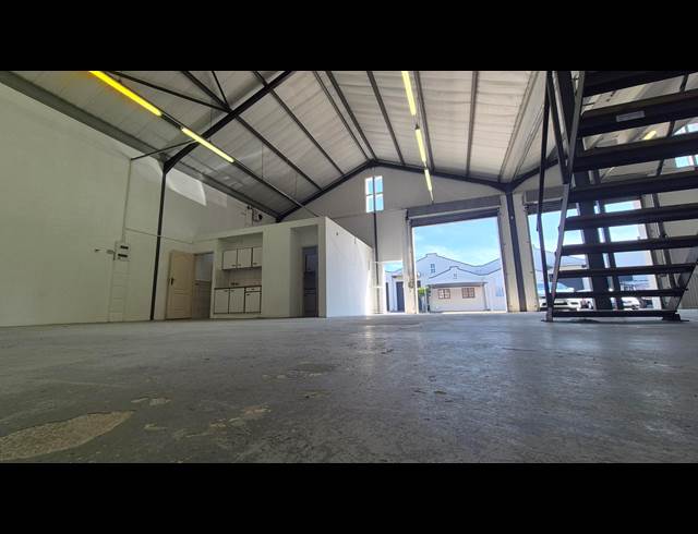 329M² WAREHOUSE TO LET IN DIEP RIVER