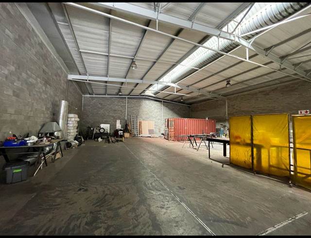 620M² WAREHOUSE TO LET IN LASER PARK