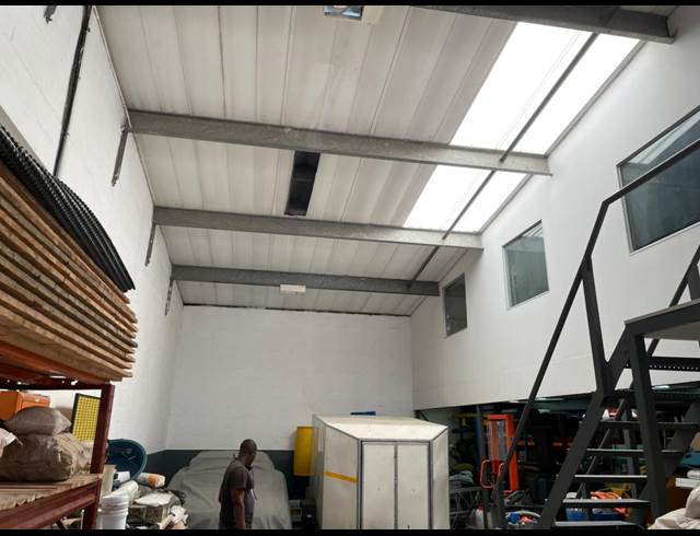 239M² WAREHOUSE TO LET IN RED HILL