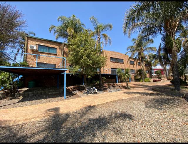 1,400M² WAREHOUSE TO LET IN PRINCESS AH