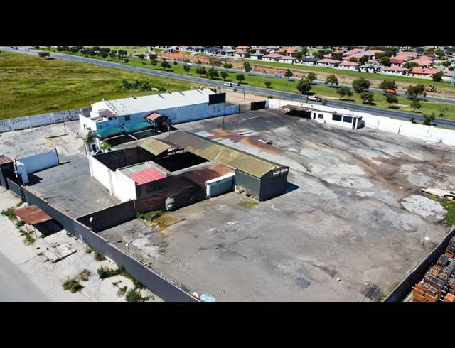 1,500M² INDUSTRIAL YARD TO LET IN COMMERCIA