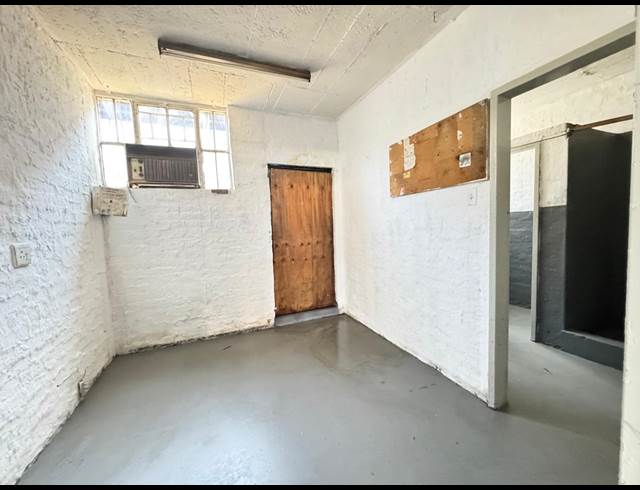 150M² WAREHOUSE TO LET IN PHOENIX INDUSTRIAL